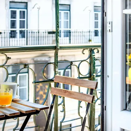 Life Is Good In Baixa *